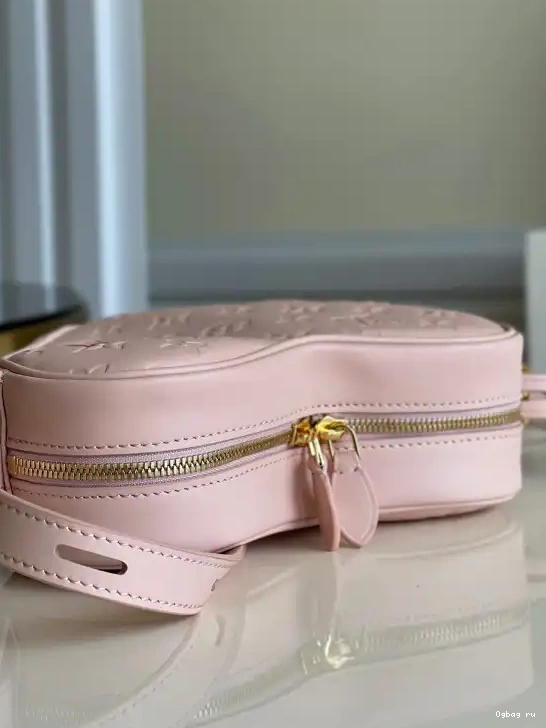 LIMITED LOUIS - VUITTON EDITION SAC CŒUR 0628